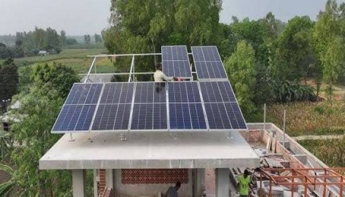 ছাদভিত্তিক সৌরবিদ্যুৎ : ২০০ কোটি ডলারের বাজার সম্ভাবনা