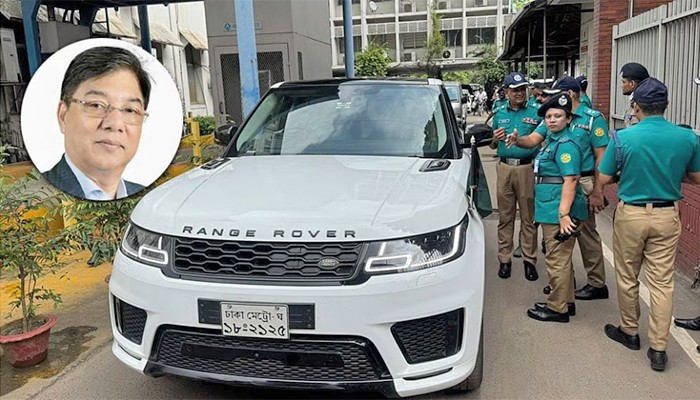 উল্টোপথে গাড়ি চালানোয় মামলা খেলেন বিমানমন্ত্রী