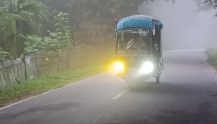 হঠাৎ ঘন কুয়াশায় ঢাকা পড়ল পঞ্চগড়