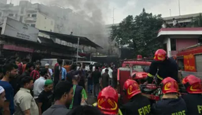 মহাখালীতে ভবনে লাগা আগুন নিয়ন্ত্রণে