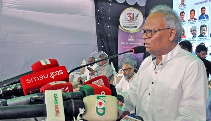 ​সরকারের গঠনমূলক সমালোচনা করলে গণমাধ্যম এগিয়ে যাবে