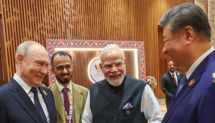 ব্রিকসে হাত ধরাধরি করে মোদি-পুতিন-শির ঐক্যের বার্তা