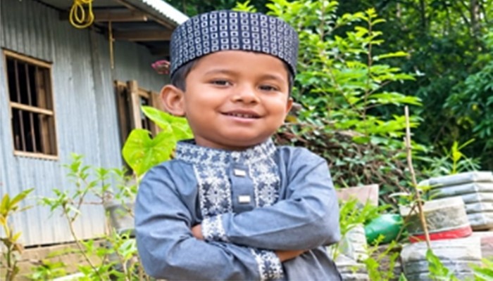 নানার সঙ্গে বরিশাল যাওয়া হল না ছোট্ট মাহিনের
