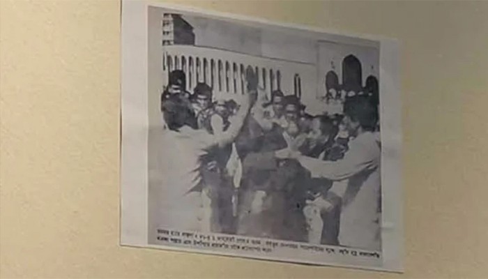 জিন্নাহর ছবি টাঙানোর প্রতিবাদে গোলাম আযমকে ‘জুতাপেটার’ ছবি