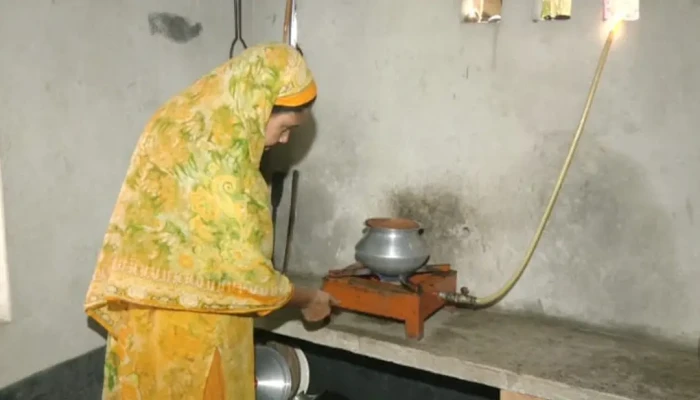 বায়োগ্যাসে বদলে যাচ্ছে বগুড়ার গ্রাম