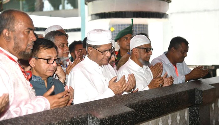 ​হযরত শাহজালাল (র.)-এর মাজার জিয়ারত করলেন রাষ্ট্রপতি
