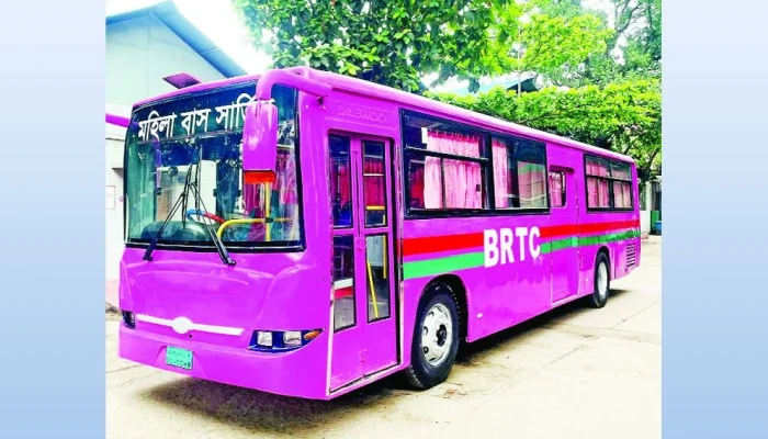 পিংক বাসে যাত্রী খরা