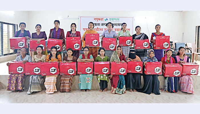 ​সেলাই মেশিনে ঘুরবে সংসারের চাকা, স্বপ্ন দেখছেন পাহাড়ের নারীরা