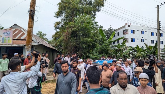 সবাইকে কাঁদিয়ে চিরনিদ্রায় শায়িত অপ্রতিম