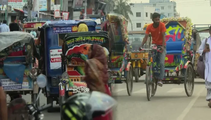 বরিশালের সড়কে রিকশার দাপট, বাড়ছে দুর্ঘটনা