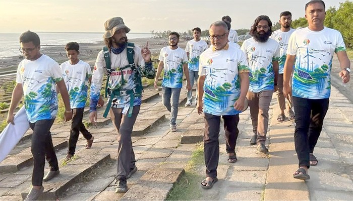 ​তিন বার্তা নিয়ে ৭৫০ কিলোমিটার উপকূলের পথে হাঁটছেন টনি