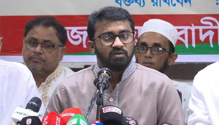 ​পাটওয়ারীকে রিমান্ডে নিলেই বের হবে, বাসে ককটেল মারছে কারা