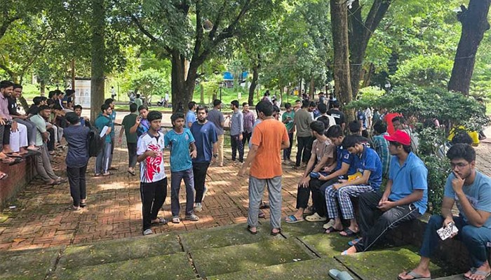​চুয়েটে ভিসি পুনর্বহালের দাবিতে চলছে গণস্বাক্ষর সংগ্রহ