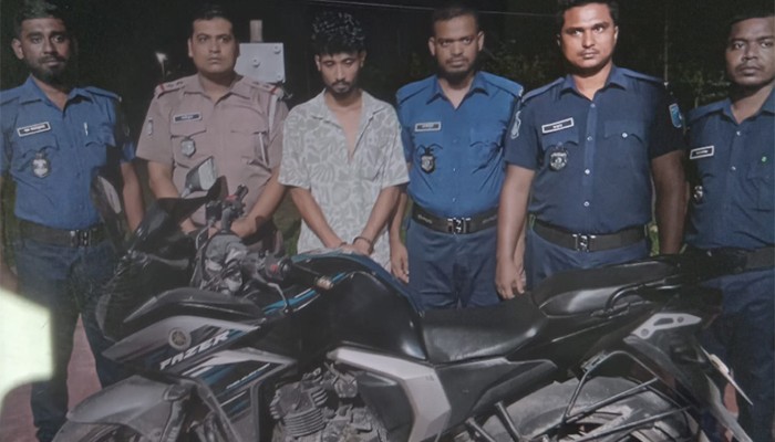 ​৯৯৯-এ ফোন, ১৫ মিনিটে চোরসহ বাইক উদ্ধার