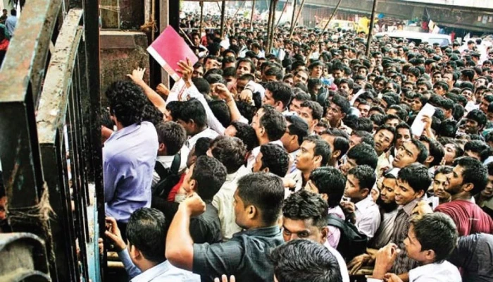 ভারতে শিক্ষিত তরুণরাই সবচেয়ে বেশি বেকার!