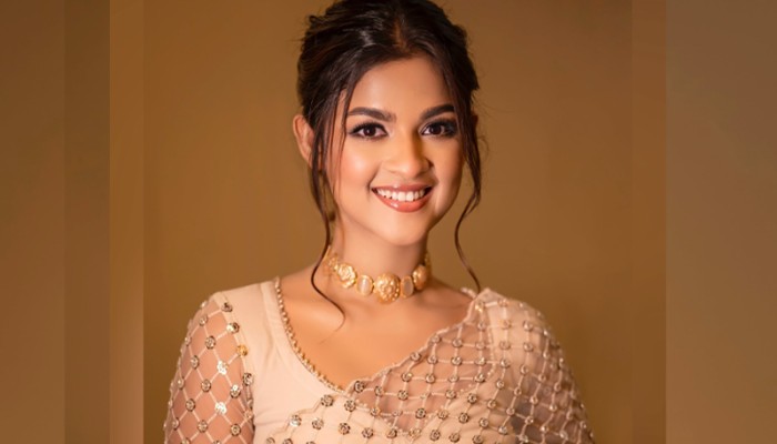 অশিক্ষিত, চাঁদাবাজ দিয়ে দেশটা ভরে গেছে : সাদিয়া আয়মান