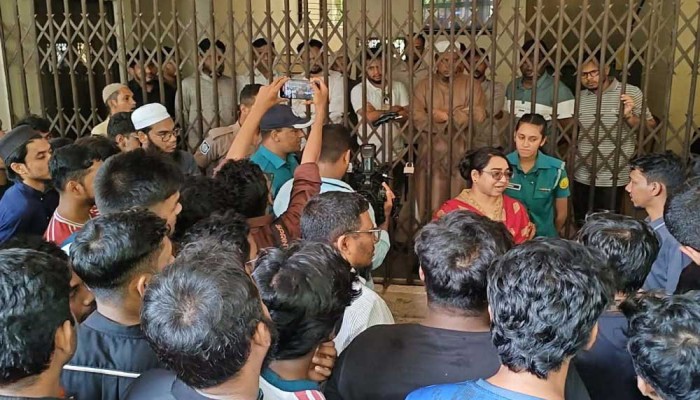 ২৮ ঘণ্টা ধরে অবরুদ্ধ সিলেট ইঞ্জিনিয়ারিং কলেজের ১৪ শিক্ষক