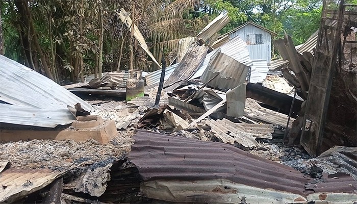 গৃহবধূকে মারধর-শ্লীলতাহানির অভিযোগ, হাত-পা বেঁধে শাশুড়িকে বিলে ফেলে বসতঘরে আগুন