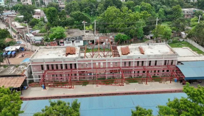 চুয়াডাঙ্গা রেলস্টেশন হচ্ছে আধুনিক, যাত্রী ভোগান্তি এখনো পুরনো