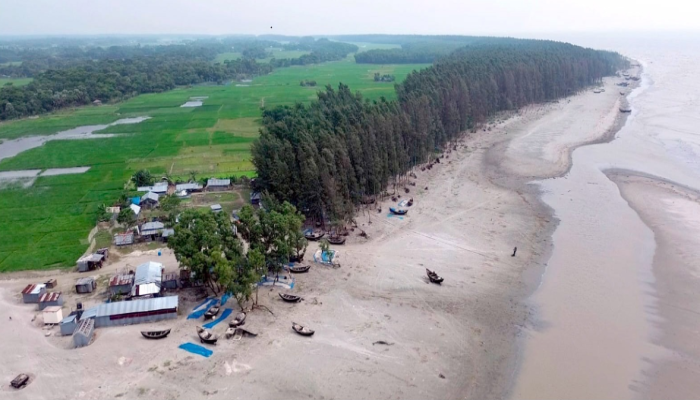 টোল ছাড়াই গঙ্গামতির সৈকত ছুঁয়ে বিকল্প পথে কুয়াকাটা