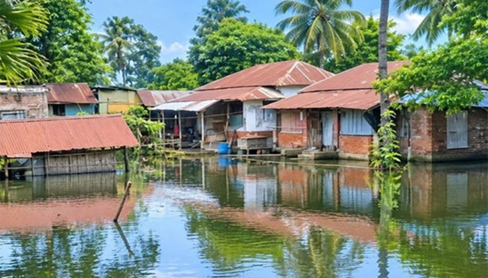 ​২০০ গ্রামের মানুষ পানিবন্দী, দেখার কেউ নেই