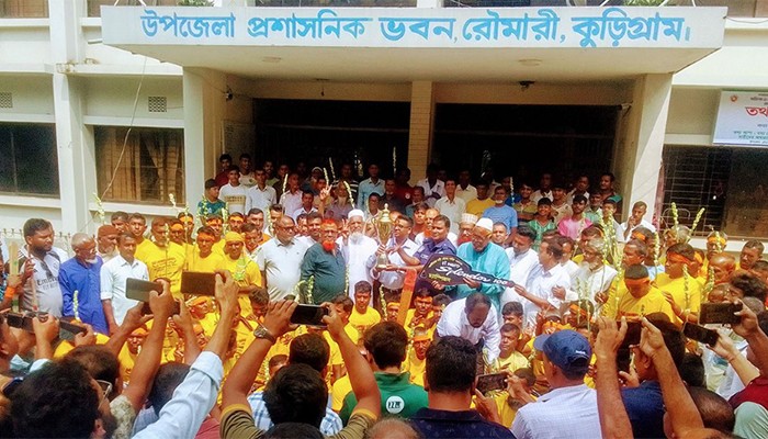 ​নৌকাবাইচে চ্যাম্পিয়ন রৌমারীর ‘মায়ের দোয়া’, পেল সংবর্ধনা