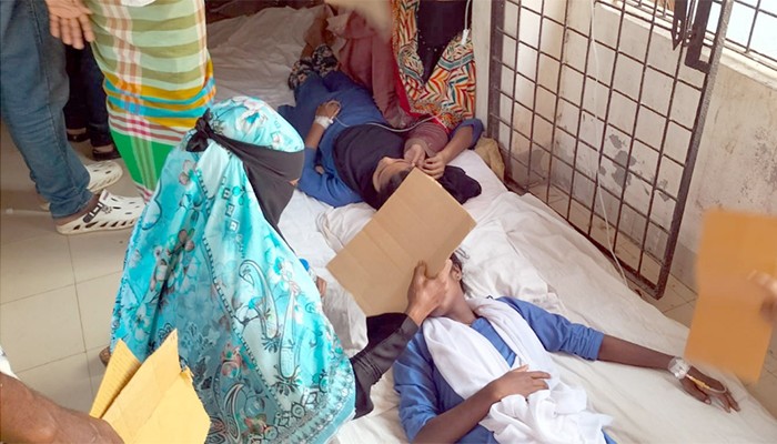​​কলাপাড়ায় ফের একসঙ্গে একই স্কুলের ৯ ছাত্রী অসুস্থ
