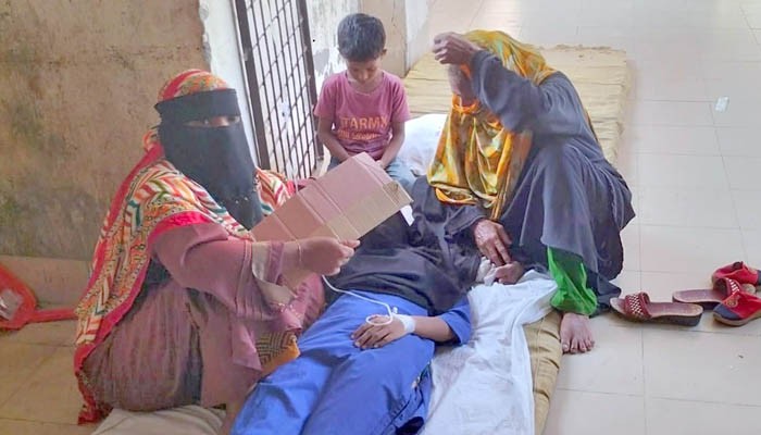 কলাপাড়ায় হঠাৎ একই সঙ্গে এক স্কুলের ৯ ছাত্রী অসুস্থ