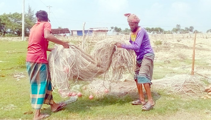 সঠিক তালিকার অভাবে সরকারি সহায়তা থেকে বঞ্চিত প্রকৃত জেলেরা