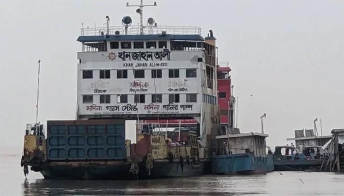 ​পাটুরিয়া-দৌলতদিয়া নৌরুটে ফেরি চলাচল বন্ধ