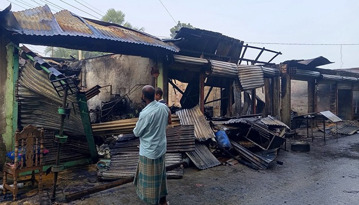 পরশুরামে বার বার আগুনে নিঃস্ব ব্যবসায়ীরা, এবার পুড়ল ১৯ দোকান