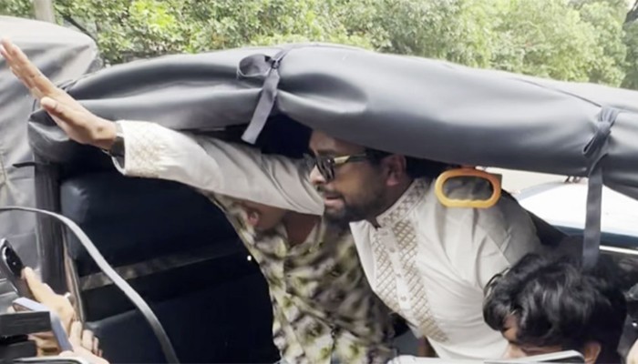 রবীন্দ্রনাথের ছবিতে কালি দিতে গিয়ে আটক রাষ্ট্র সংলাপ ফোরামের আয়াস