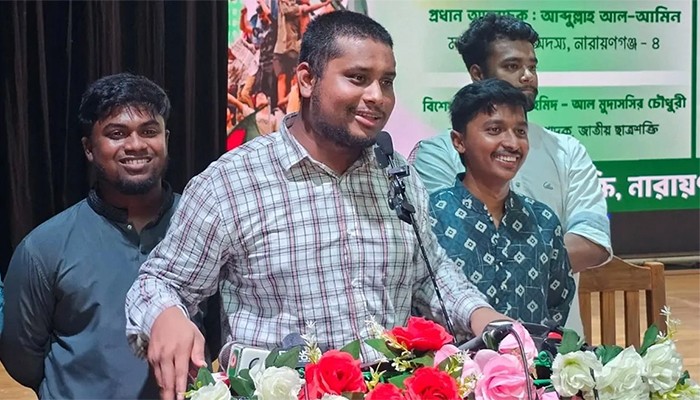 সরকার বিধবা কার্ড দিলে এমপির বউ সবার আগে নেবে: হাসনাত