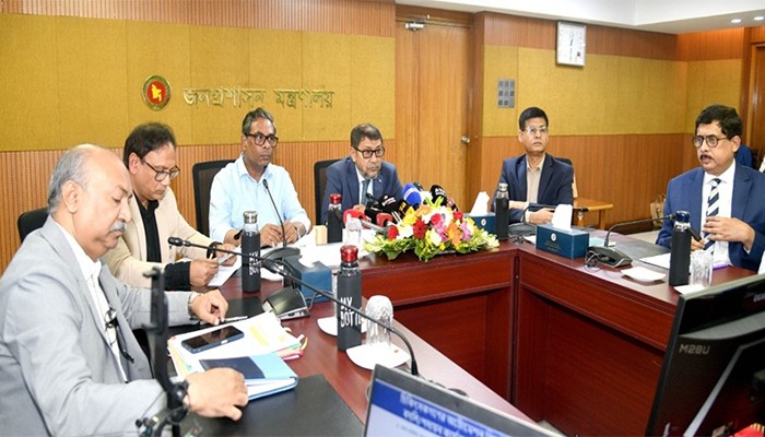​চিকিৎসকদের বদলি-পদায়নে রাজনৈতিক পরিচয় বিবেচনায় নেওয়া হবে না
