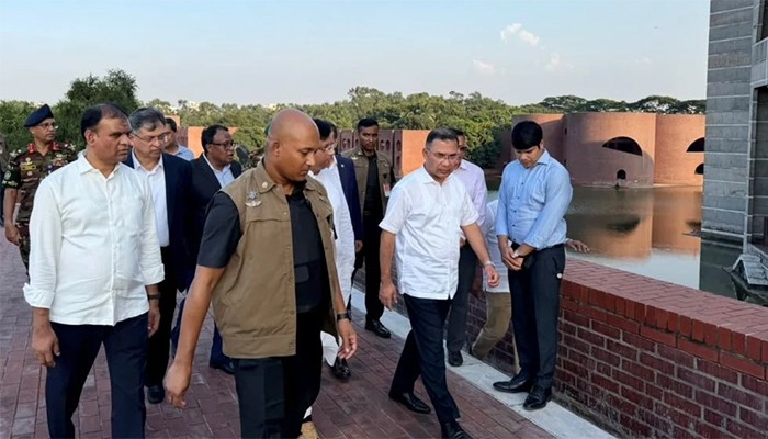 ​জাতীয় সংসদ ভবন প্রাঙ্গণ পরিদর্শন করলেন প্রধানমন্ত্রী
