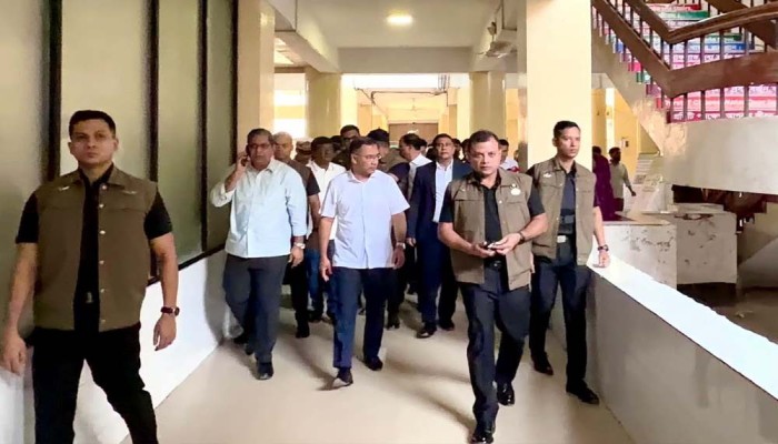 হাসপাতালের পরিস্থিতি দেখে অসন্তোষ প্রধানমন্ত্রীর
