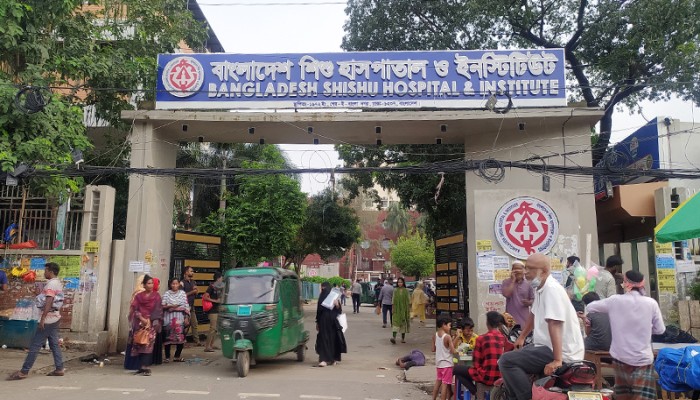 শিশু হাসপাতালেরে  কক্ষে ধূমপান করায়  চিকিৎসকে বরখাস্ত
