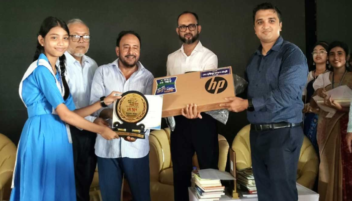 ল্যাপটপ পাচ্ছে ৪০ হাজার শিক্ষার্থী