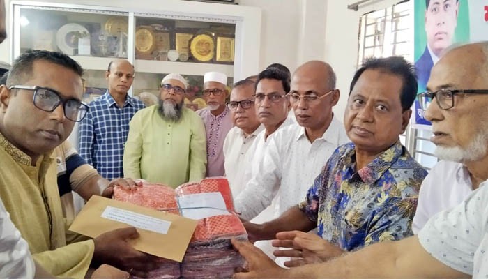 কলাপাড়ায় প্রধানমন্ত্রীর উপহার প্রদান