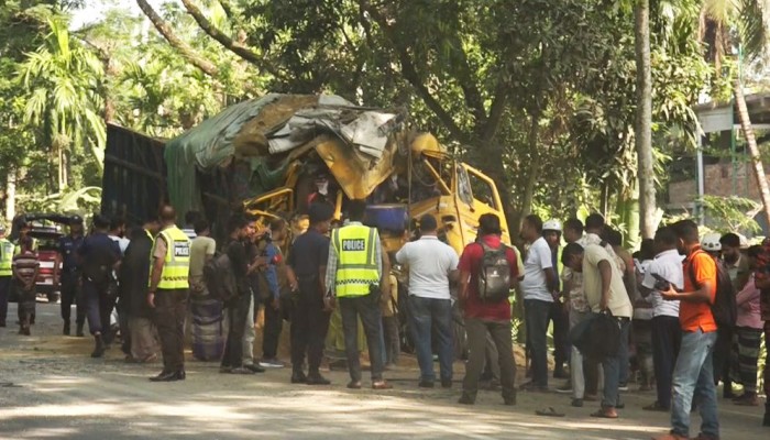 নাটোরে সড়ক দুর্ঘটনায় ৯ জনের পরিচয় শনাক্ত, তদন্ত কমিটি গঠন
