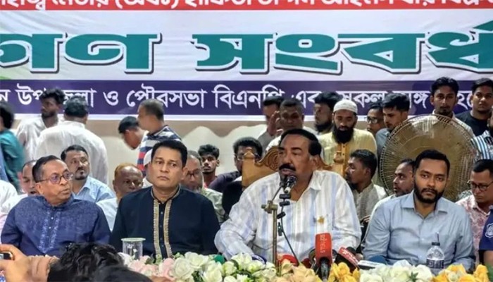 ইশরাকের কাজ ভালো, তবে অস্ত্র হাতে নেওয়াটা ঠিক হয়নি