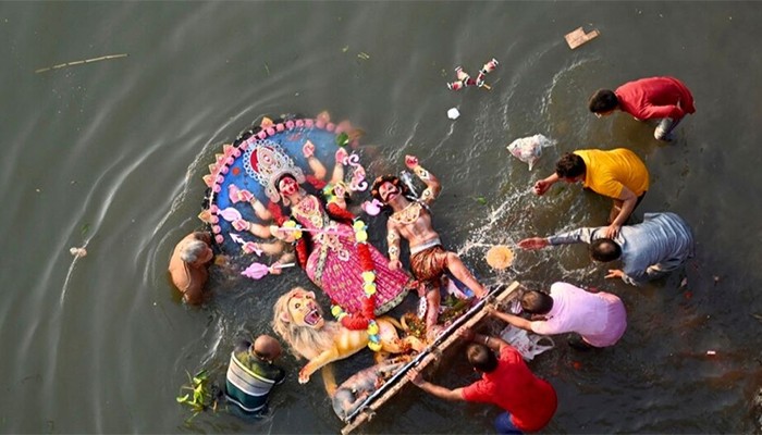 ​রাজধানীর ৩৩ স্থানে প্রতিমা বিসর্জন, নিরাপত্তায় ১৬ হাজার পুলিশ