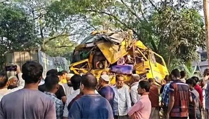 ​নাটোরে বাস-ট্রাক সংঘর্ষের ঘটনায় পুলিশের মামলা