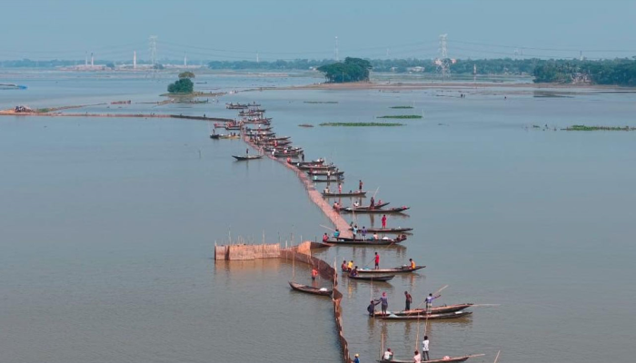 ইজারার বিলে শত শত নৌকা, আর্থিক ক্ষতির মুখে চাষী