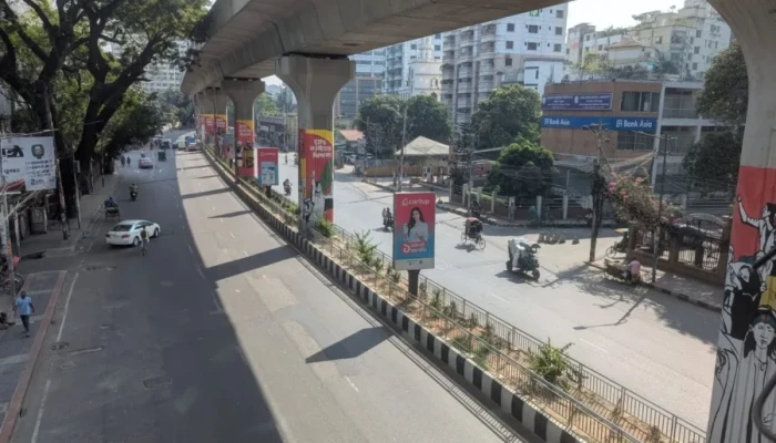 চিরচেনা যানজটের নগরী এখন ফাঁকা