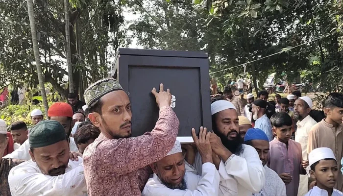 সৌদিতে ক্ষেপণাস্ত্র হামলায় নিহত শাহেদের মরদেহ পৌঁছালো গ্রামের বাড়িতে