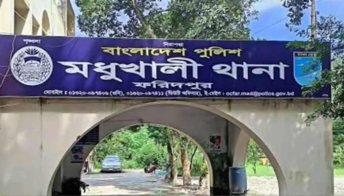 ফরিদপুরে বাস-অ্যাম্বুল্যান্স সংঘর্ষে নিহত ৩