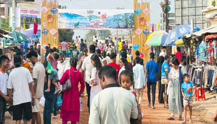 দ্বিতীয় দিনে গড়াল কুয়াকাটা পর্যটন কার্ণিভাল: লাখো পর্যটক-দর্শনার্থীর সমাগম