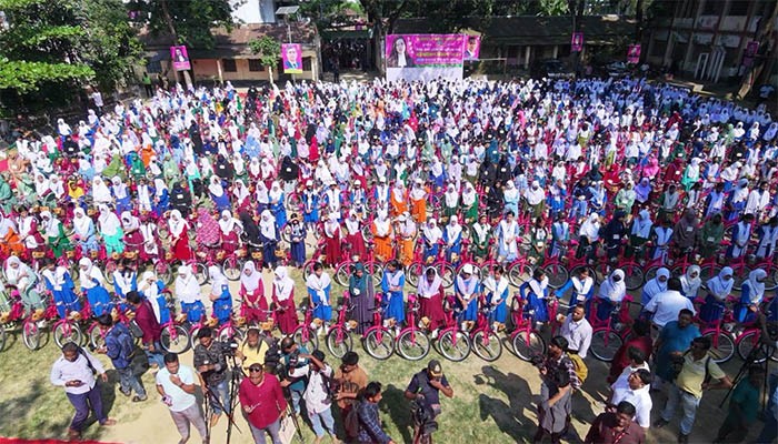 ​জাইমা রহমানের জন্মদিনে ৫৪৮ ছাত্রীকে বাইসাইকেল উপহার
