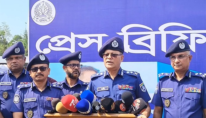 ​পুলিশকে শক্তিশালী না করলে স্বাচ্ছন্দ্যে চলাফেরা সম্ভব নয়